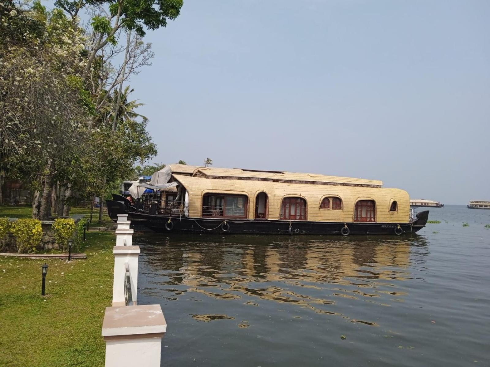 Aqua Castle Houseboat - By Aqua Jumbo Houseboats Hotel Alappuzha Ngoại thất bức ảnh