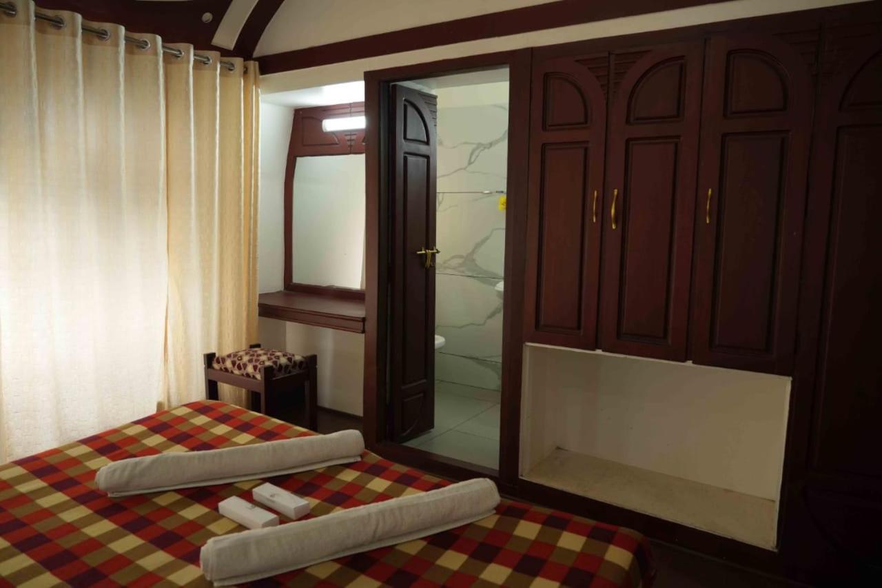 Aqua Castle Houseboat - By Aqua Jumbo Houseboats Hotel Alappuzha Ngoại thất bức ảnh